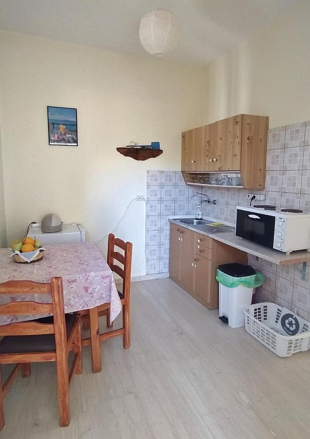 Hellmann Apartments Afión Kültér fotó