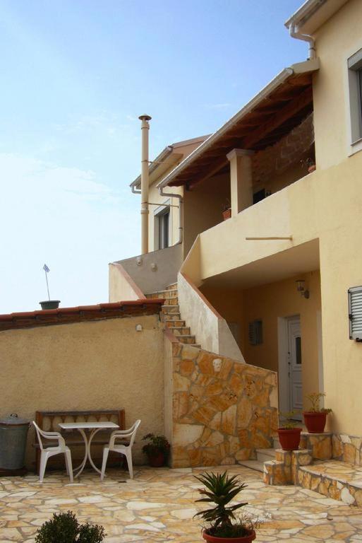Hellmann Apartments Afión Kültér fotó