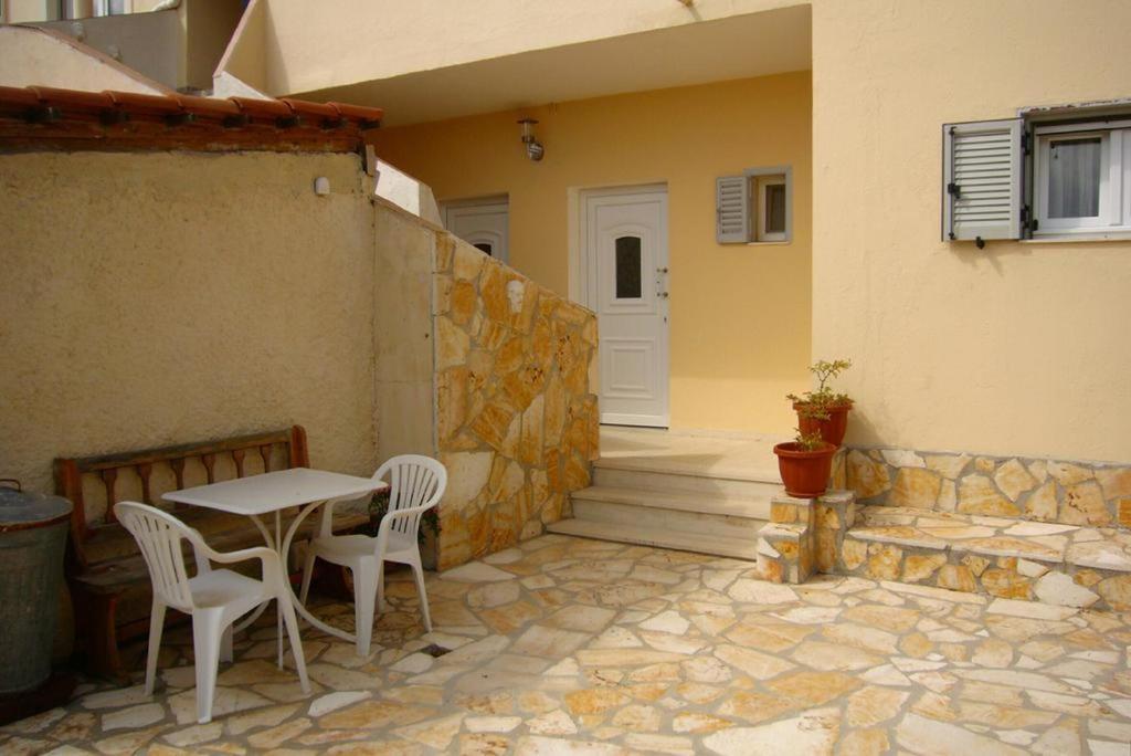 Hellmann Apartments Afión Kültér fotó